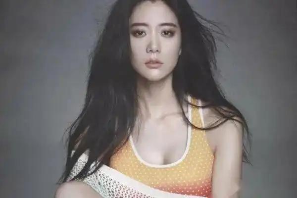 亚洲第一美女克拉拉的2部电影你看过吗？