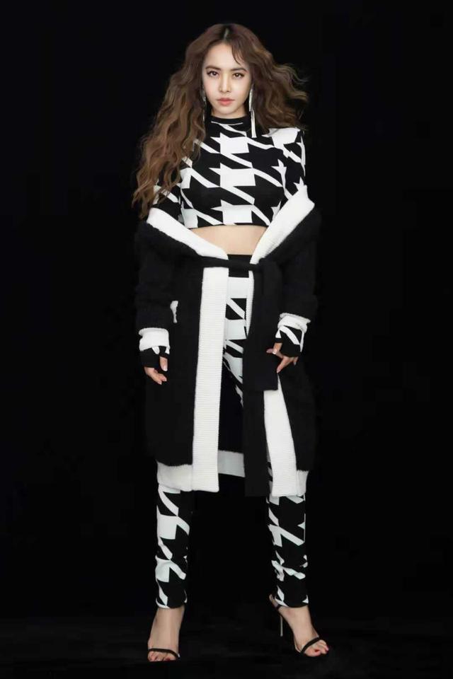 蔡依林不愧是“百变天后”,156身高穿出九头身,全靠穿搭来支撑