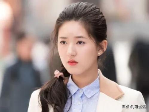 编剧祝明怒怼赵露思后发文回应：娱乐圈的争议风暴