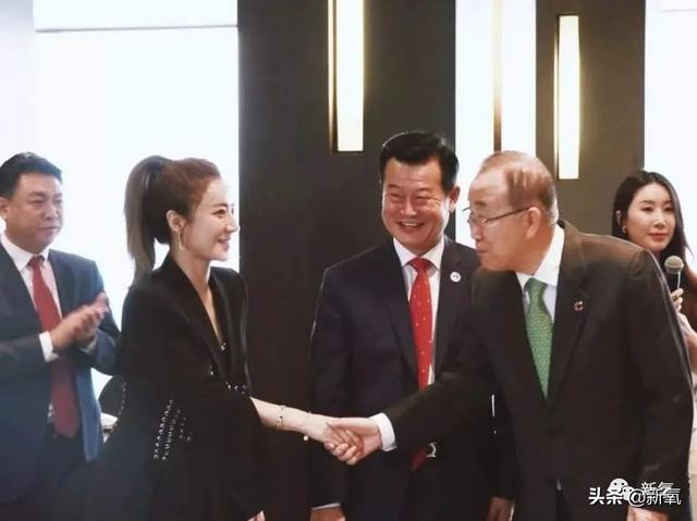 网红10年：凤姐死了李佳琦活了，薇娅直播20分钟卖出814套房