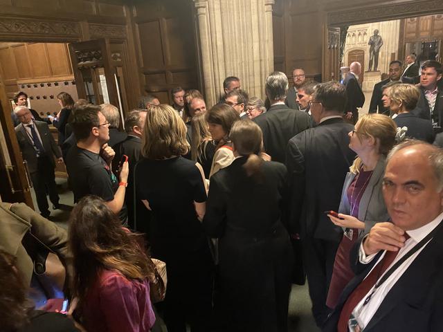 隔夜又失一名内阁大臣,英国特拉斯政府“濒临崩溃”