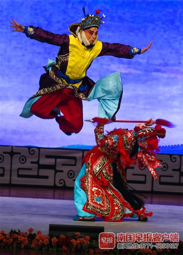 穆桂英挂帅出征，巾帼不让须眉！京剧《战洪州》冲刺梅花奖