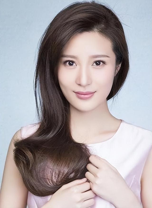 有人背景通天，有人硬刚资本？这几位女星根本不怕潜规则！