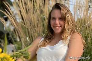 女老师男学生(美国女老师交往男学生，放学后教室拥吻，发生不当接触，坚称无罪)