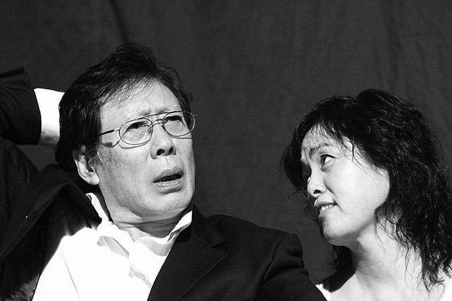 头发花白，衣服全是洞，88岁烟不离手的焦晃，早已走上另一条大道