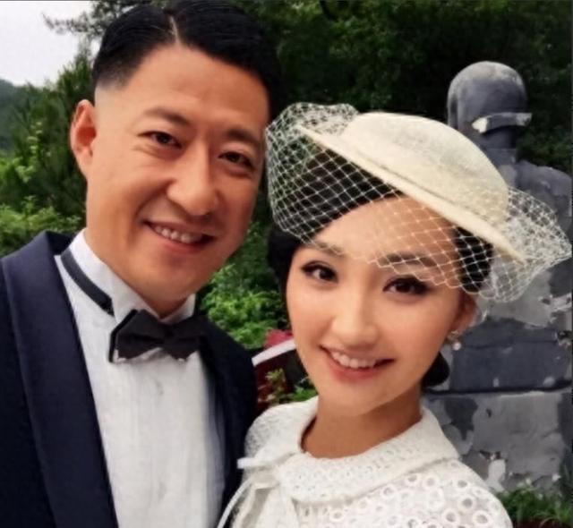 22岁嫁给35岁的于震，6年生下3个孩子，如今过得怎么样？