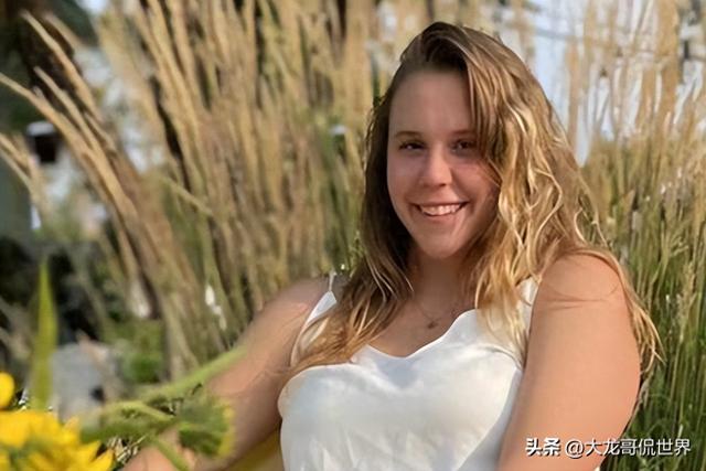 美国女老师交往男学生，放学后教室拥吻，发生不当接触，坚称无罪