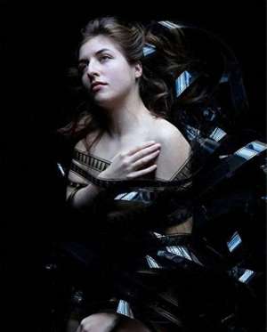 嫩模人体艺术(荷兰女摄影家卡拉的极品新人体艺术，性感、冷艳)