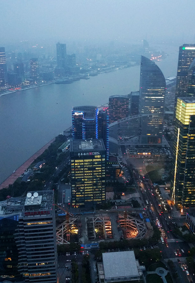 夜色璀璨上海滩