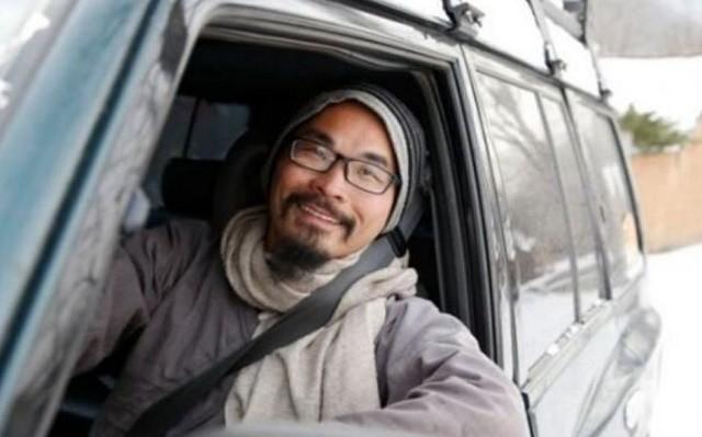 农村一小伙逆袭成富豪，上亿身家却抛妻弃子，跑到终南山剃度为僧