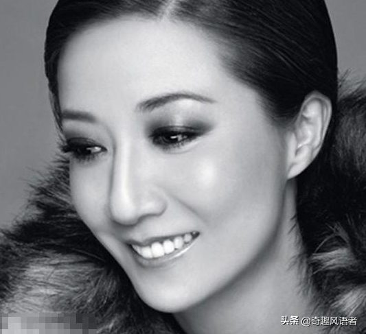 成龙与众多女星的情感秘事，有人为他放弃事业，有人对他不屑一顾