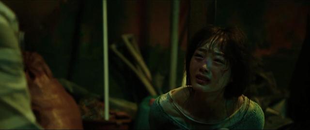 人质被绑匪百般虐待，就连喝水都被反绑双手！韩国最新犯罪电影