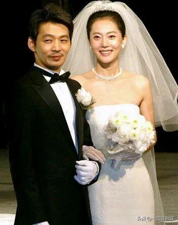 廉晶雅迎来52岁生日 新作与影帝黄政民合作 天桥风云惊艳众生