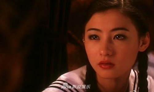 张柏芝晒与弟弟旧照 面容清秀鼻子挺翘