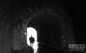 世界25大悬谜：沙滩现数十亿不明生物