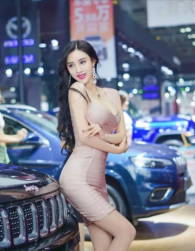 揭秘！吴春怡如何以“中国第一美腿”之名，征服影视圈无数观众