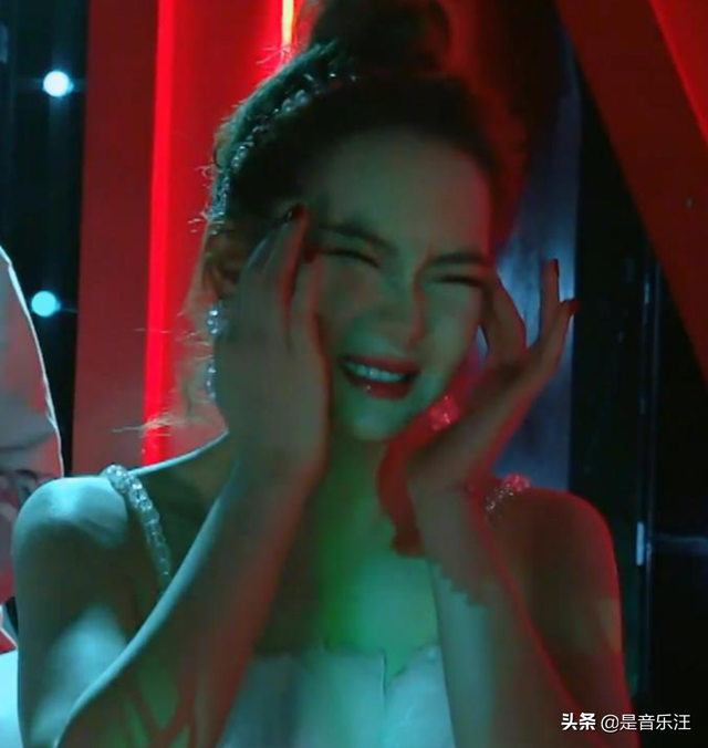 周深又上热搜！凭借《天堂岛之歌》，亲手给嘉宾戴上“痛苦面具”