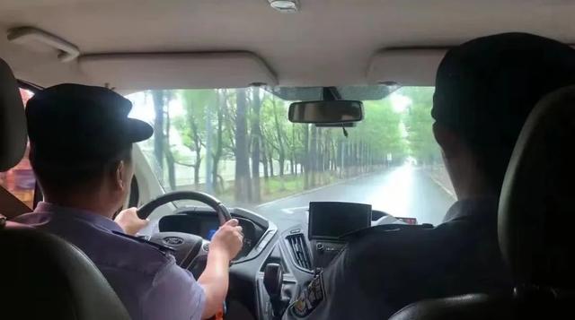 泪目！55年、66年、65年，这些拥抱不简单！