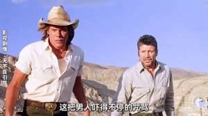 地底怪物(地下怪兽袭击小镇，人类惨遭毒手，躲在车里都没用，科幻片)