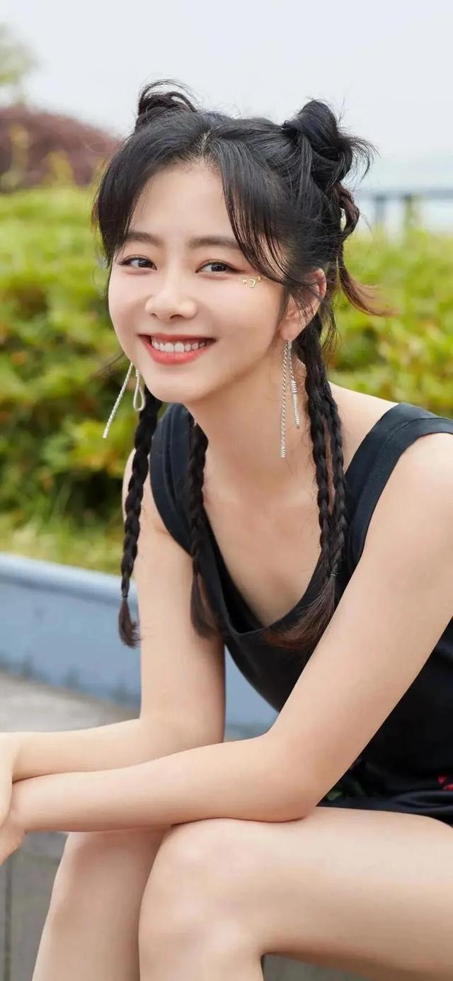 事实证明,33岁的“国民闺女”谭松韵,走上了“另一条”道路?