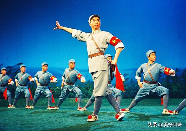 八个样板戏，轰动一时现代戏曲的巅峰作品，官方认定影响久远