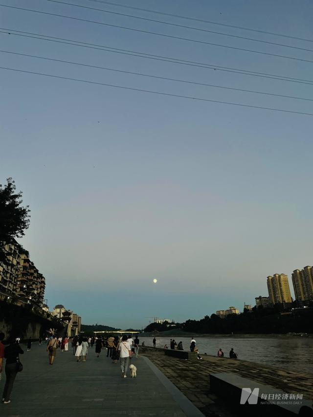 刀郎“复出”，“中年刀迷”疯狂追星，网友：刀郎的歌原来这么好听