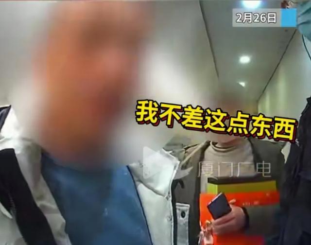 后续！男子高铁抽烟发狠，被口诛笔伐，知情人透露：一看就是装的