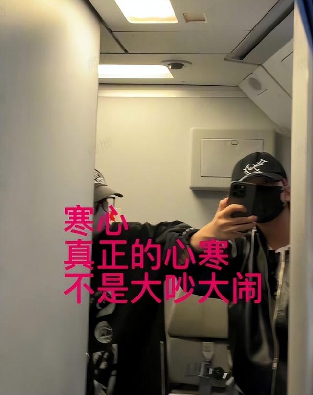 00后偶像机场被私生泼水，装追踪器打骚扰电话，报警无果还遭挑衅