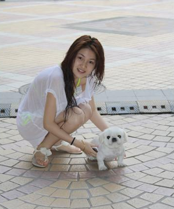 “炫富名媛”郭美美的堕落史,和宠爱她的土豪干爹们