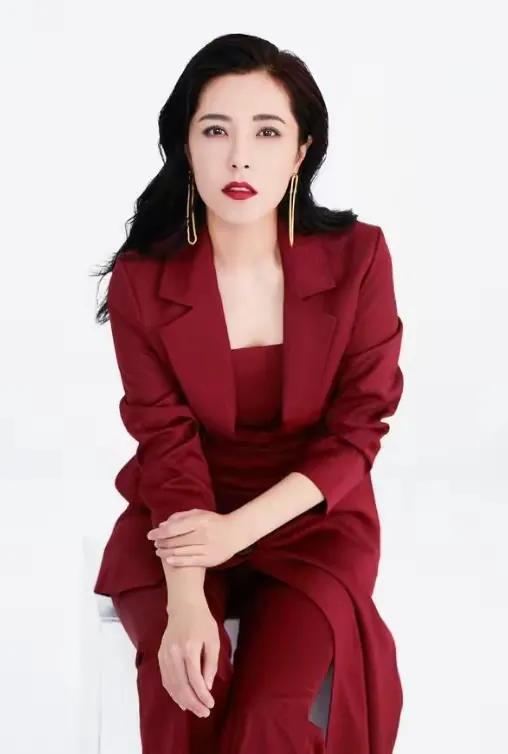 中国最干净的7位女星，不傍富豪、不滥情、个个清白干净