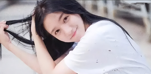 “南艺校花”刘露的堕落史：曾叫嚣警察被拘留，人狂必定有天收