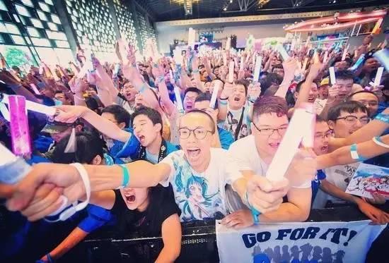 70后大叔沉迷B站无法自拔,干脆辞职去做董事长