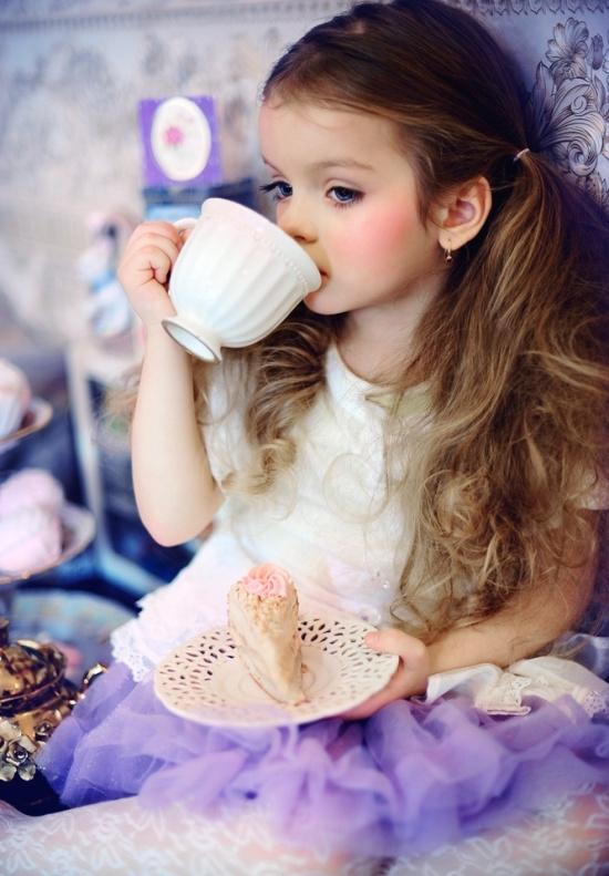 俄罗斯最炽手可热的小童模“米兰”长大了,唯美的洛丽塔就是她本人啦!