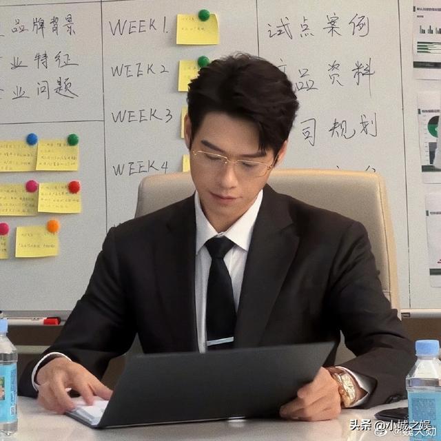 魏大勋这次是真的火了!家庭背景强大,出道15年多次因绯闻上热搜