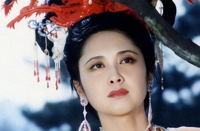 朱琳：嫁给圈外丈夫，结婚43年无儿无女，72岁风采依旧