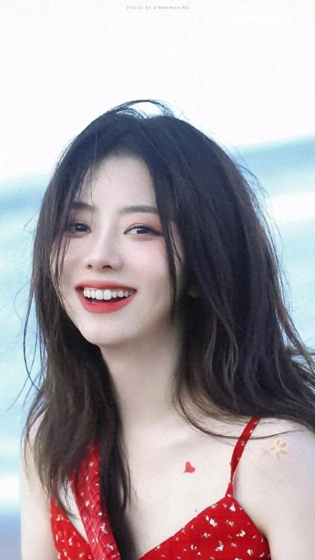 事实证明,33岁的“国民闺女”谭松韵,走上了“另一条”道路?