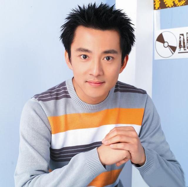 央视前著名主持人亚宁:最红时为何退隐?现在情况怎样了?