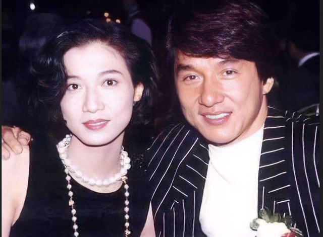 成龙的一双儿女：一个自甘堕落一个放飞自我，终是年少风流惹的祸