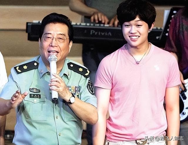 在图书馆乱性的“文盲”黄多多，得奖和成长过程，像李天一？