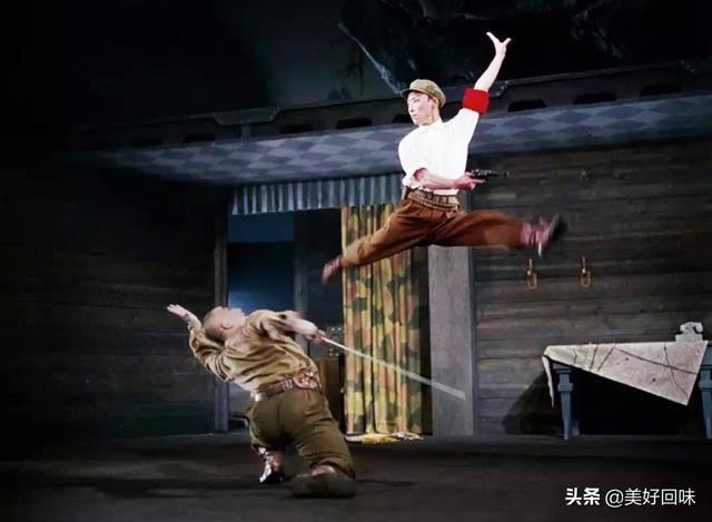 八个样板戏，轰动一时现代戏曲的巅峰作品，官方认定影响久远