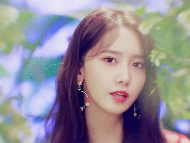 林允儿：从国民初恋到全能女神，她的蜕变之路令人惊叹！