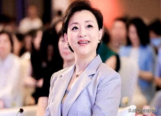 杨澜之子：身高1米85，颜值遗传妈妈