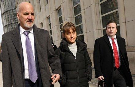 好莱坞女星为邪教贩卖女性、发展性奴！为何邪教偏爱女星？