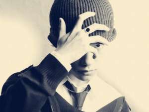 易烊千玺高考(易烊千玺曾是高中校草，看见他高中校服照：颜值我服了)