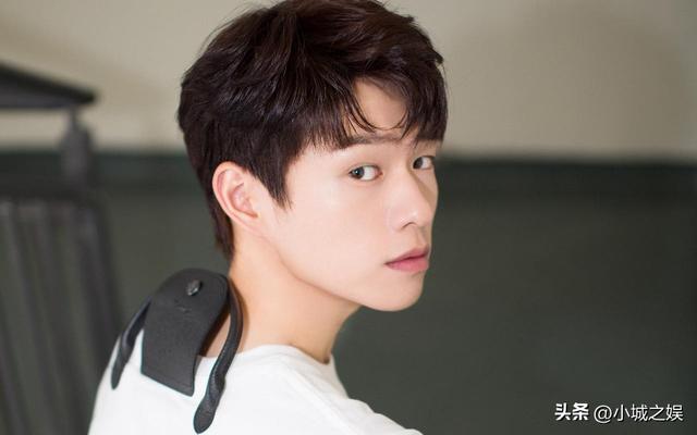 魏大勋这次是真的火了!家庭背景强大,出道15年多次因绯闻上热搜