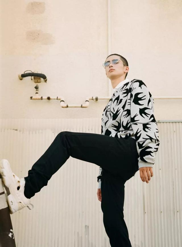 日本男模冈崎圭吾晋升奶爸，居然是直男！