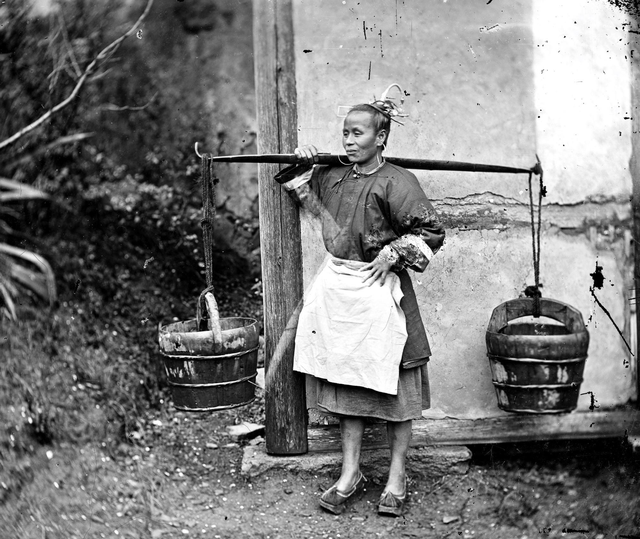 【晚清风情录】老照片中的花楼女子丰乳肥臀，30张尽显绝代风姿