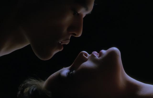 叶玉卿的成名作，曹查理、村上丽奈助阵，却让名导何藩事业落幕