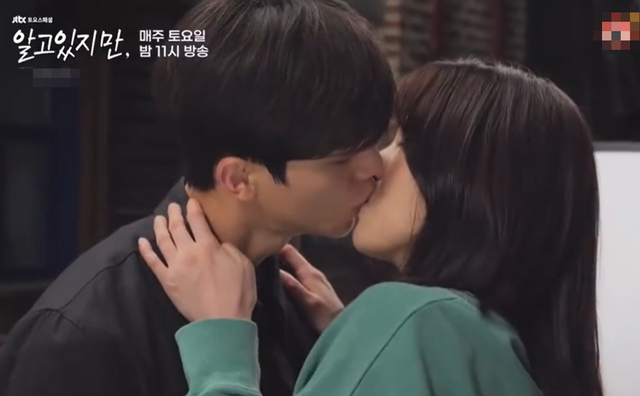 宋江韩素希吻戏花絮太甜，忘情投入毫不冷场，亲太多遍被指嘴肿了