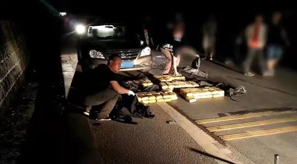 为掩护战友而中枪后，他仍追出十几米……晓东，一路走好